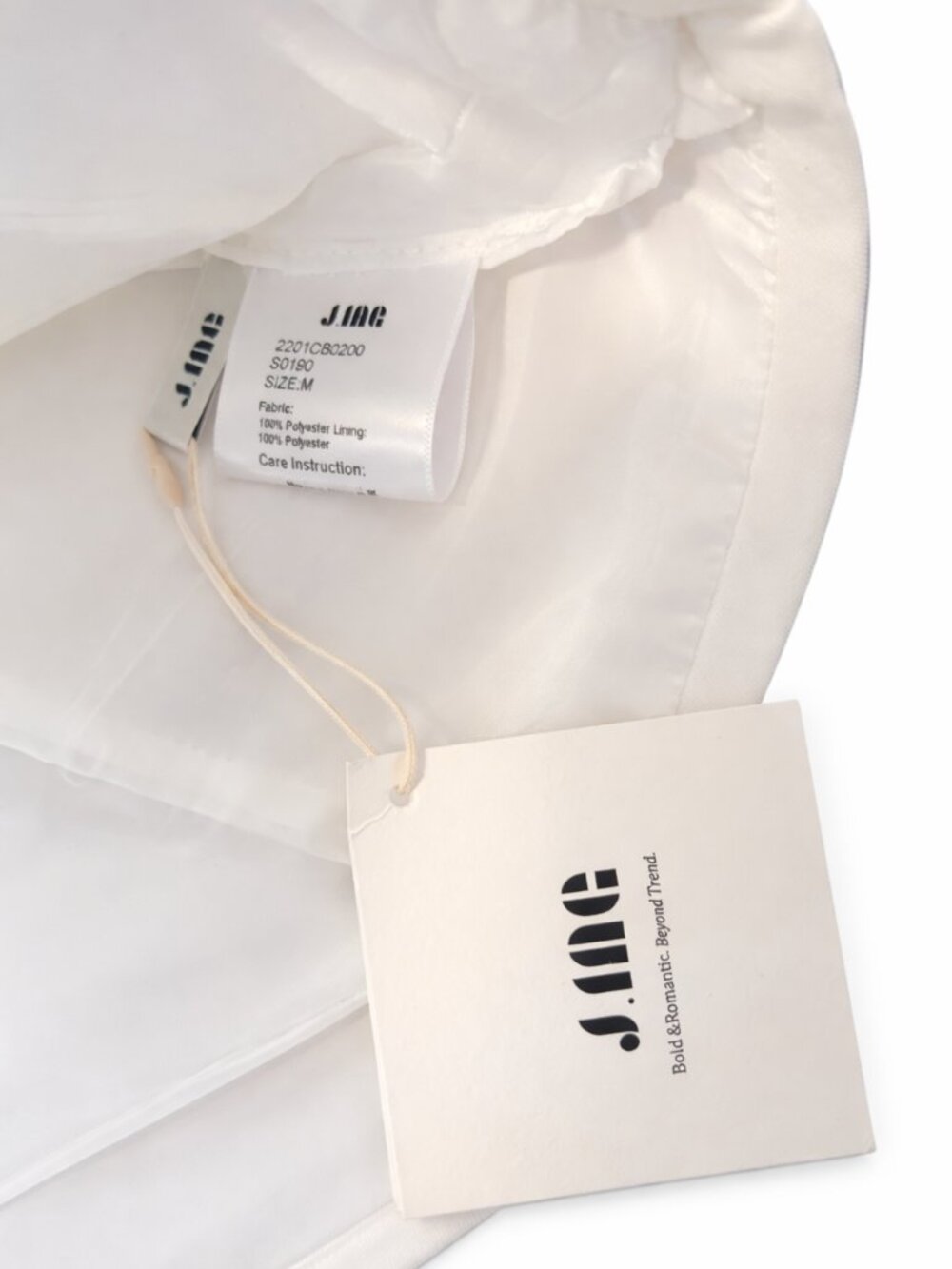 J.IN GWomen’s High Waisted White Shorts Size M Tailored Elegant  NWT - Picture 3 of 4